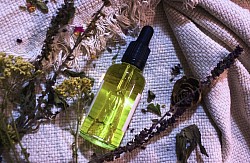 Island Paradise, contained in its name is a sensational paradise feeling in our human hair like the wind camly blowing due to tue particles of peppermint, Jamaican  Castor oil, coconut oil and shea butter that mix up to form a new island